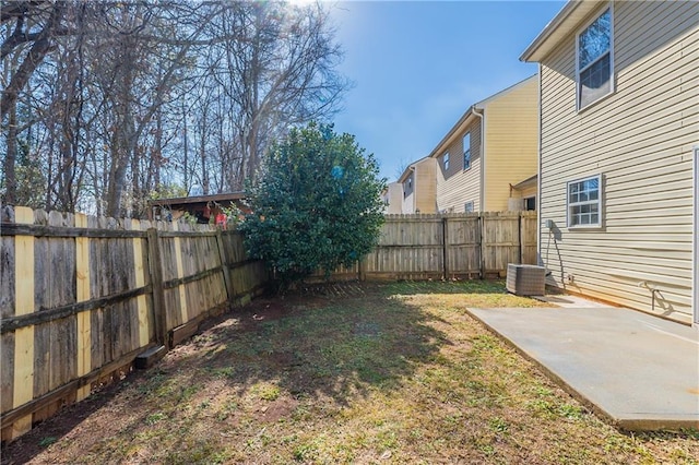 view of yard with a patio area