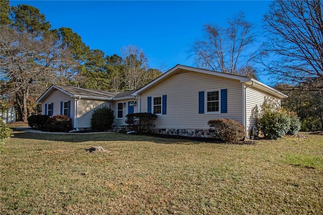 ranch-style home with a front yard