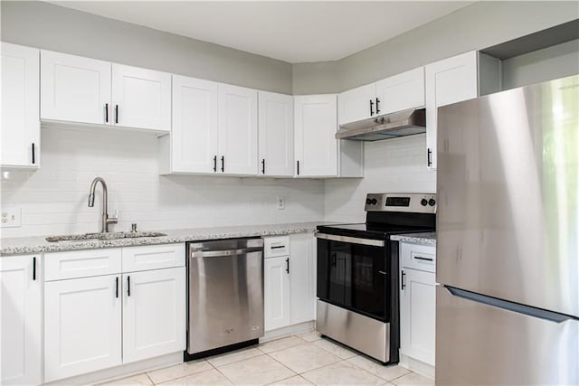 4339 Sasanqua Ct, Tucker, GA 30084 - kitchen featuring stainless steel appliances, under cabinet range hood, a sink, decorative backsplash, and white cabinets