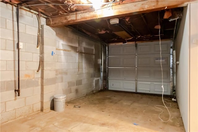 4339 Sasanqua Ct, Tucker, GA 30084 - view of garage