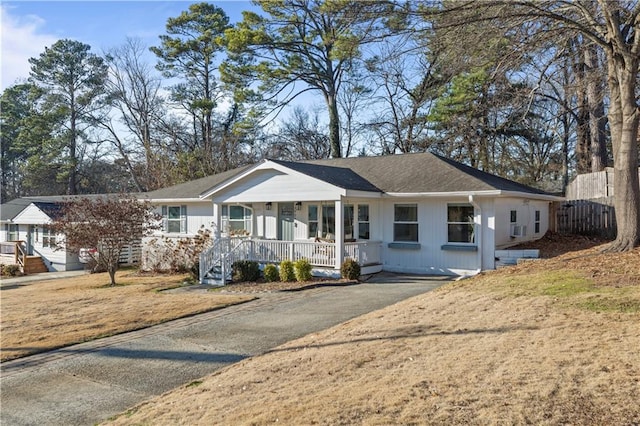 single story home with a porch