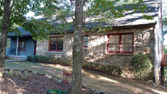 8145 Stone Hill Rd, Cumming, GA 30028 - view of front of house with stone siding and roof with shingles