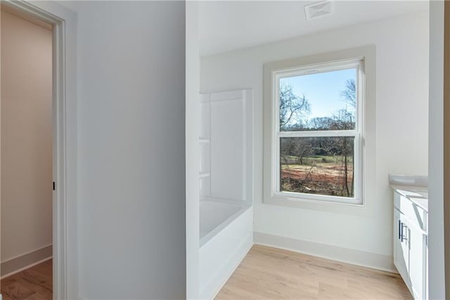 full bath with visible vents, baseboards, and wood finished floors