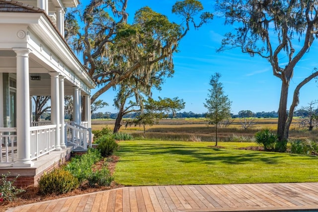 view of yard featuring a rural view