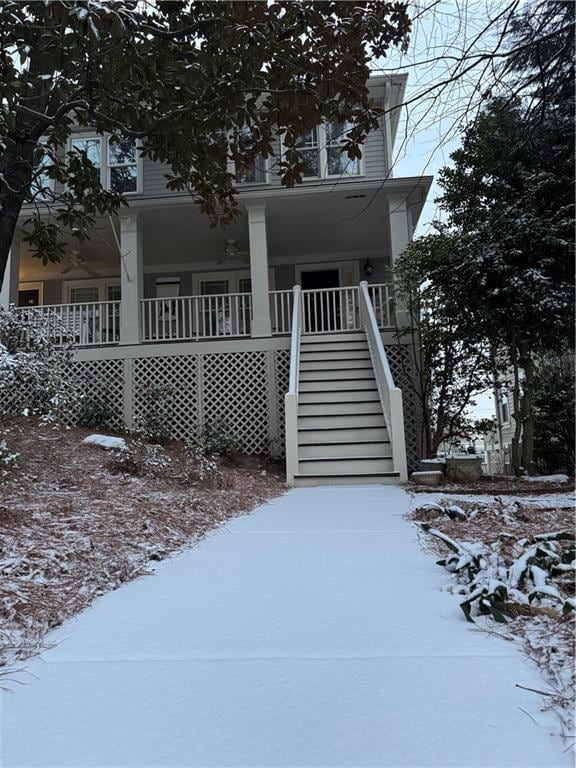 view of front of home featuring a porch