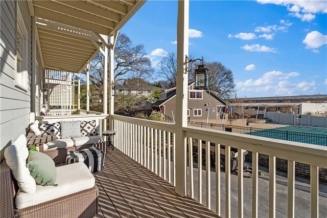 balcony featuring an outdoor hangout area