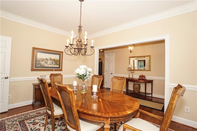 dining space featuring hardwood / wood-style flooring, a notable chandelier, and crown molding