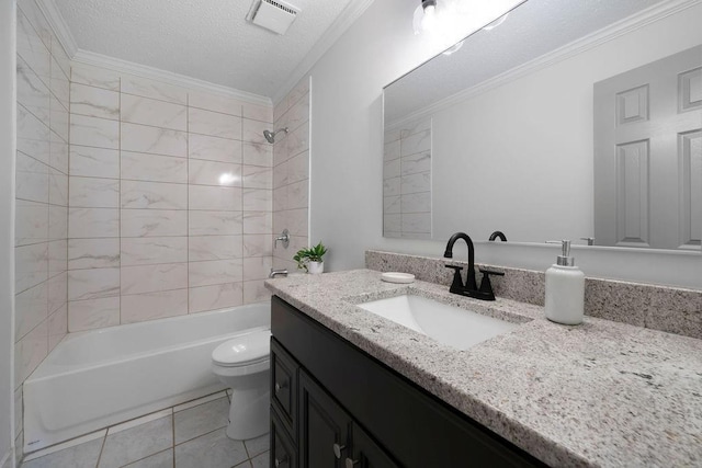 full bathroom featuring crown molding, shower / bathtub combination, visible vents, toilet, and a textured ceiling