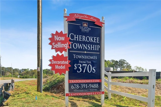 432 Carrera Ln, Acworth, GA 30102 - exterior details featuring fence
