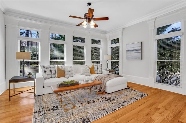 sunroom with ceiling fan