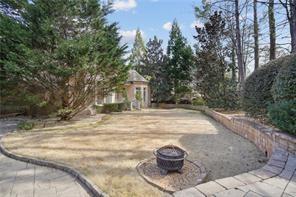 view of yard featuring a fire pit