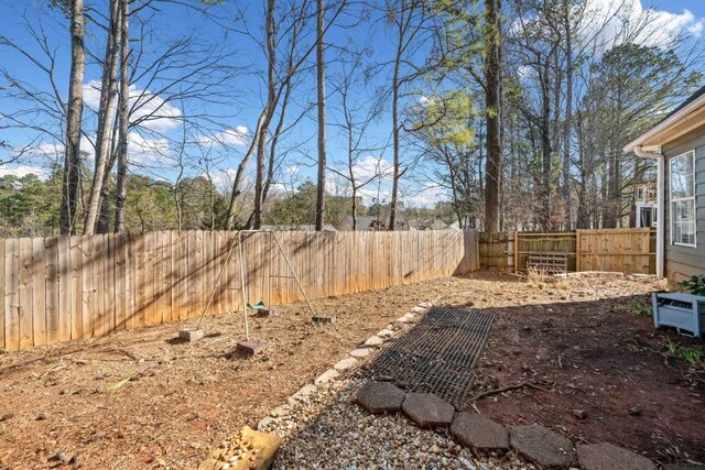 565 Saint James Ct, Lawrenceville, GA 30044 - view of yard