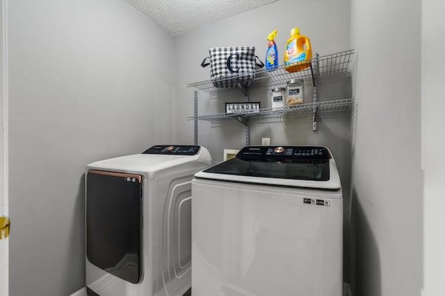 laundry room featuring independent washer and dryer and a textured ceiling