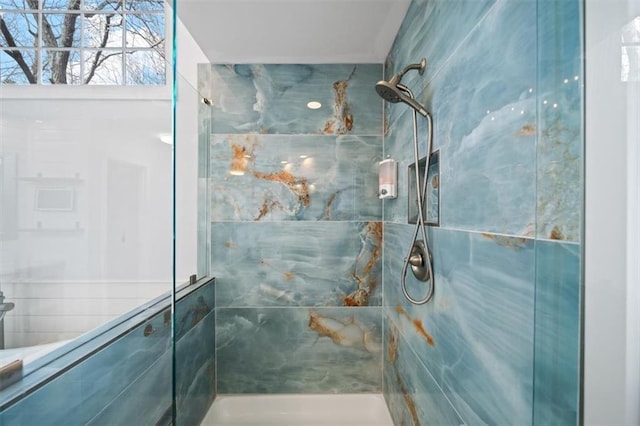 bathroom featuring a tile shower