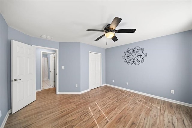 unfurnished room with wood-type flooring and ceiling fan