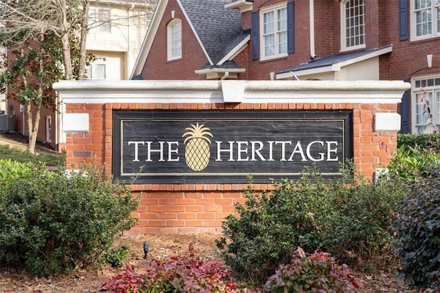 view of community / neighborhood sign