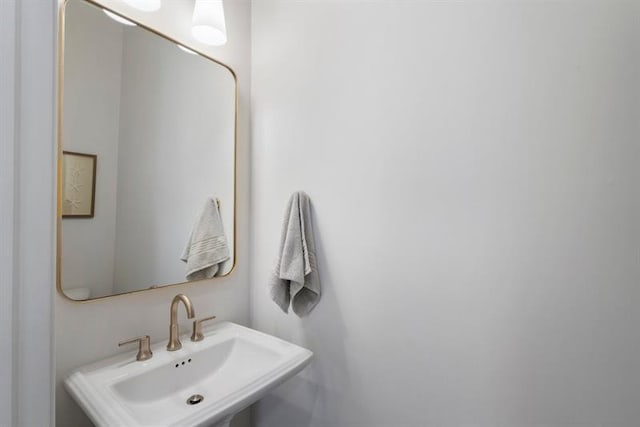 124 Everley Walk, Alpharetta, GA 30009 - bathroom featuring a sink