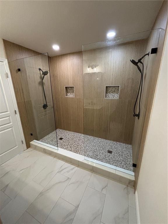 bathroom featuring tiled shower