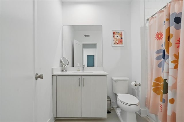 230 New St Unit 2102, Decatur, GA 30030 - bathroom with toilet, baseboards, a shower with shower curtain, and vanity