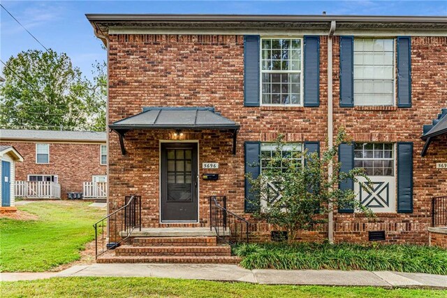 view of front of house with a front yard