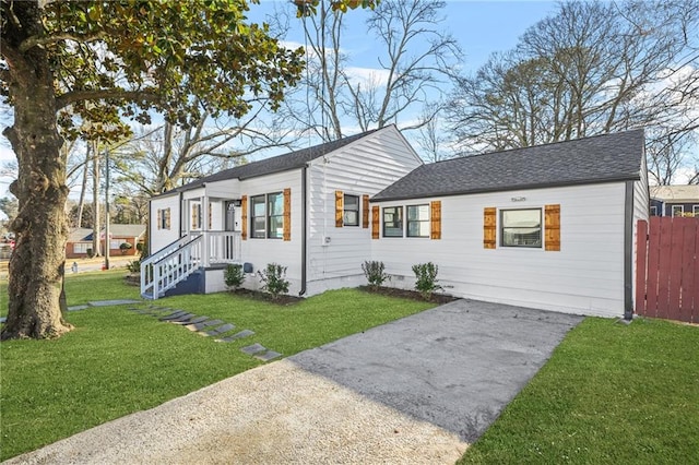 view of front of house featuring a front yard