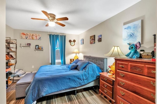 bedroom with ceiling fan