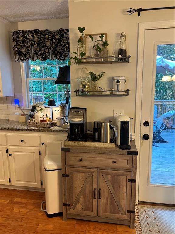 227 Bennett Farms Trl, Acworth, GA 30102 - bar area featuring light wood-style floors and decorative backsplash