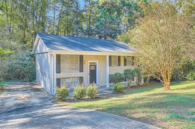 bi-level home featuring a front yard and a porch