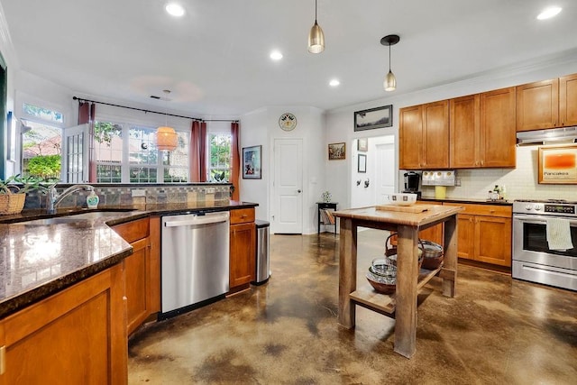 2295 Hemrick Rd, Cumming, GA 30041 - kitchen with stainless steel appliances, concrete flooring, decorative backsplash, recessed lighting, and under cabinet range hood