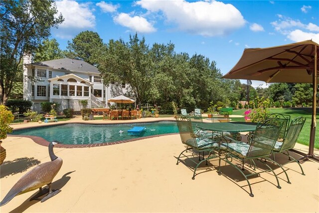 view of swimming pool featuring a patio area