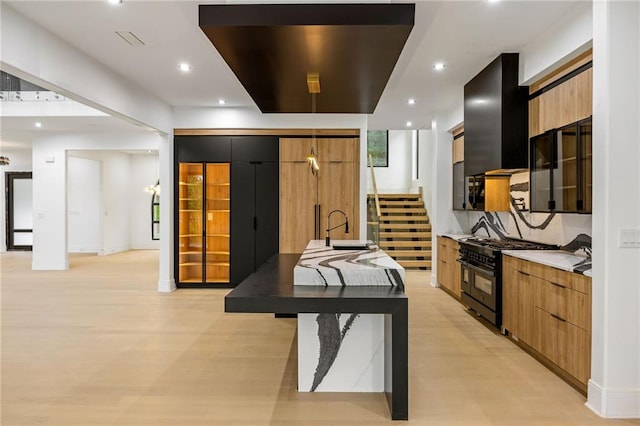 15154 Hopewell Rd, Alpharetta, GA 30004 - kitchen featuring gas stove, modern cabinets, a sink, and recessed lighting