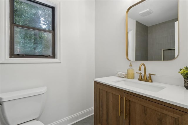 9165 Eves Cir, Roswell, GA 30076 - bathroom featuring vanity and toilet