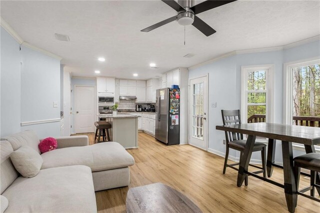 7275 Oswego Trl, Riverdale, GA 30296 - living room featuring crown molding, light wood-type flooring, a ceiling fan, recessed lighting, and baseboards
