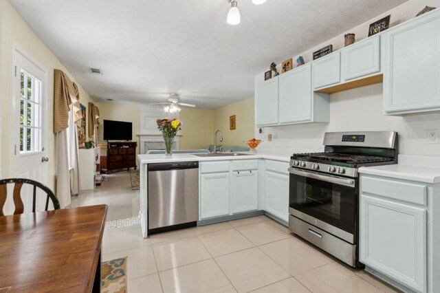 570 White Stag Ct, Suwanee, GA 30024 - kitchen featuring appliances with stainless steel finishes, a sink, a peninsula, a ceiling fan, and open floor plan