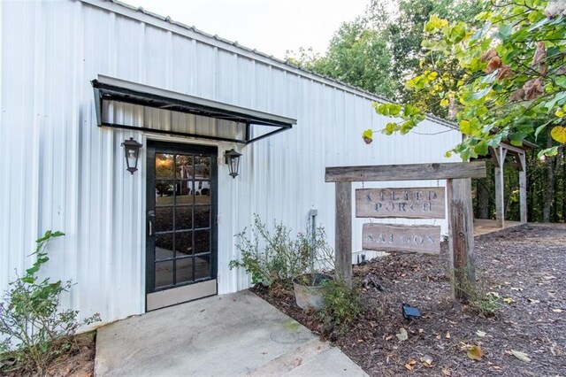 view of property entrance