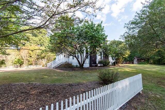 exterior space featuring a front yard