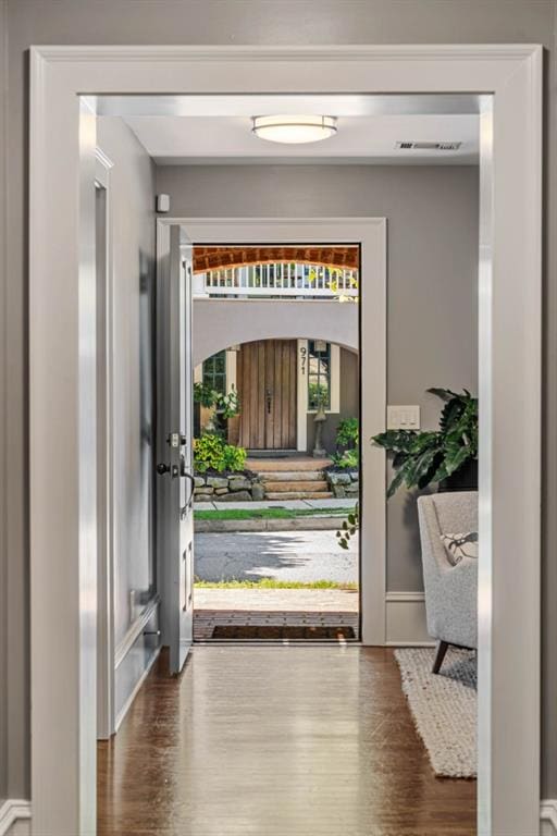 970 N Ormewood Park Dr SE, Atlanta, GA 30316 - foyer entrance with wood finished floors and baseboards