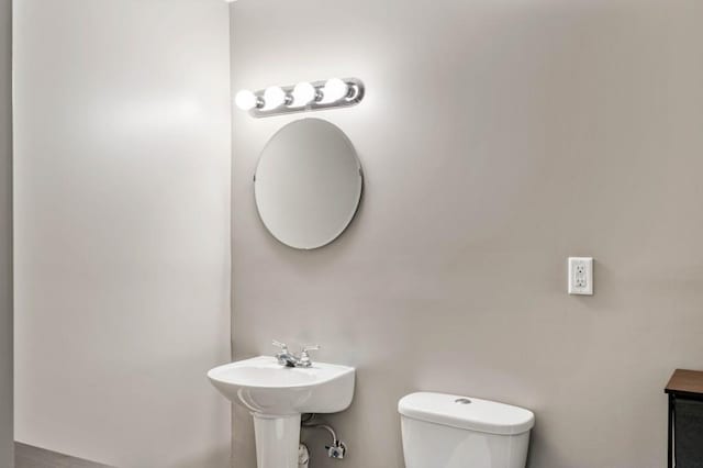 970 N Ormewood Park Dr SE, Atlanta, GA 30316 - bathroom featuring toilet and a sink