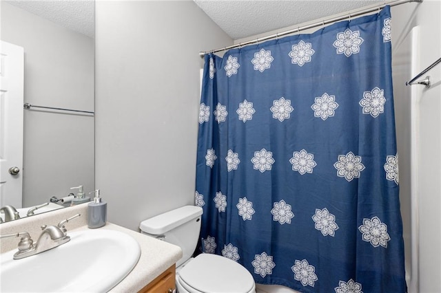 bathroom featuring a shower with curtain, vanity, a textured ceiling, and toilet