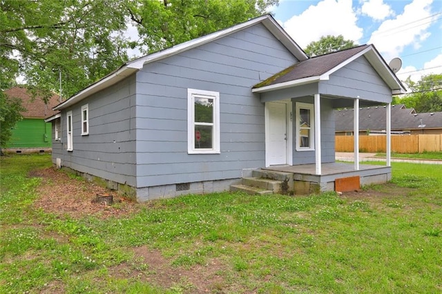 view of front of property with crawl space