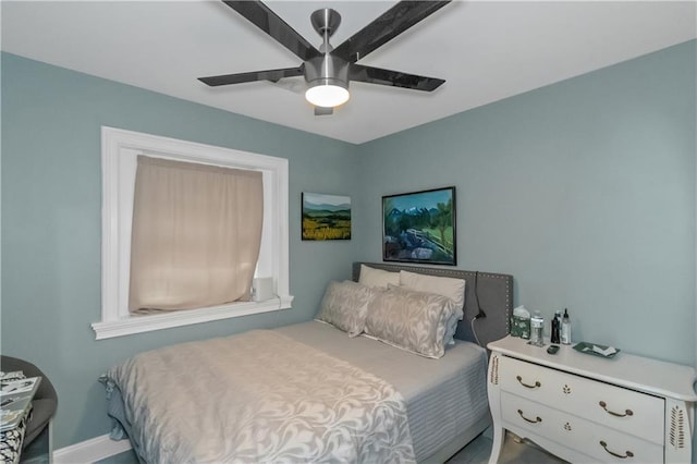 bedroom with ceiling fan