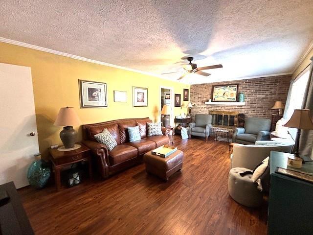 4519 Sims Ct, Tucker, GA 30084 - living area featuring a ceiling fan, a textured ceiling, ornamental molding, and wood finished floors