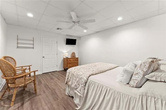322 Windy Ridge Dr, Demorest, GA 30535 - bedroom featuring wood finished floors, a drop ceiling, a ceiling fan, and recessed lighting