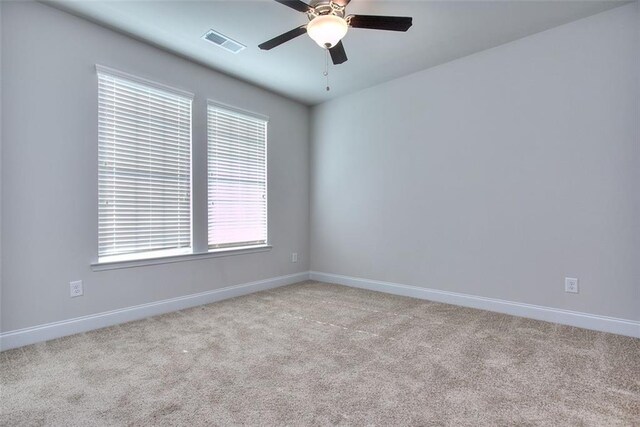 unfurnished room with light carpet and ceiling fan