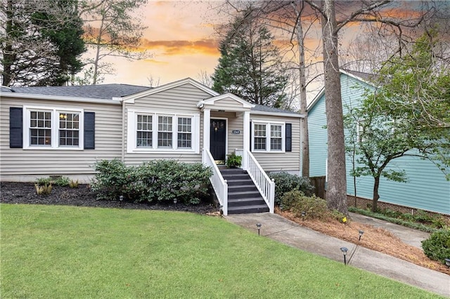 view of front of house featuring a yard