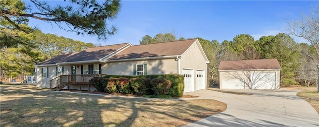 view of front of home featuring an outdoor structure and a garage