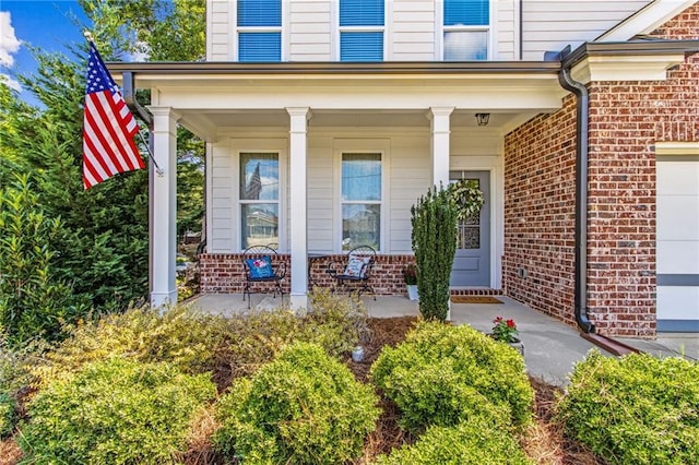 entrance to property featuring a porch