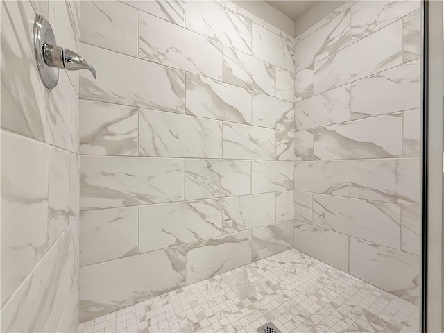 bathroom featuring tiled shower