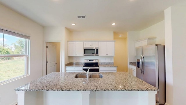 131 Andria Way, Cartersville, GA 30120 - kitchen featuring appliances with stainless steel finishes, a sink, white cabinets, a kitchen island with sink, and recessed lighting
