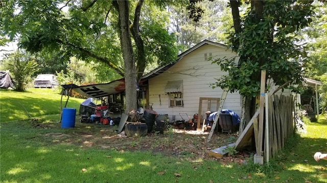 view of side of property featuring a lawn